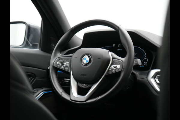 BMW 3 Serie Touring 330e xDrive Sportline Plug In Hybrid 293pk Dealer O.H. PHEV | Panodak | Head Up | Adaptive Cruise | Laser LED | Harman & Kardon | Lederen Sportstoelen Memory & Verwarmd | Sfeerverlichting | Virtual | Navigatie |