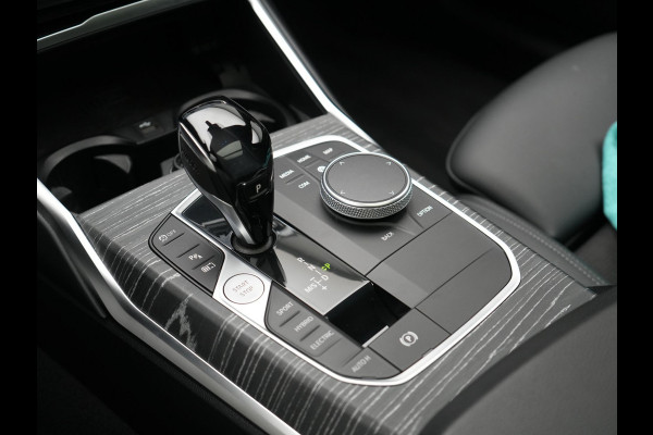 BMW 3 Serie Touring 330e xDrive Sportline Plug In Hybrid 293pk Dealer O.H. PHEV | Panodak | Head Up | Adaptive Cruise | Laser LED | Harman & Kardon | Lederen Sportstoelen Memory & Verwarmd | Sfeerverlichting | Virtual | Navigatie |