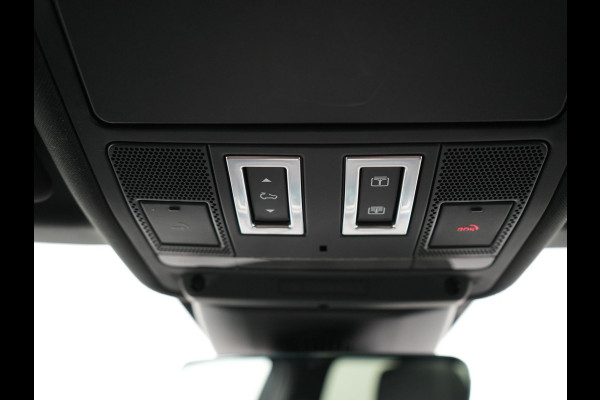 Land Rover Range Rover Evoque P300e AWD S Plug In Hybrid 309pk PHEV | Panodak | Camera | Apple Carplay | Lederen Sporstoelen Verwarmd | Navigatie Pro | Lane Assist | L.M. 20" | DAB+ | Virtual |