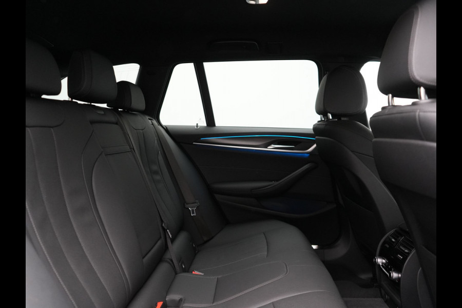 BMW 5 Serie Touring 530e M Sport Plug In Hybrid 293pk Dealer O.H PHEV | Sfeerverlichting | Lederen Sportstoelen Verwarmd | Apple Carplay | Cruise Control | Camera | Blis | Navigatie | DAB |