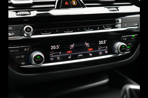 BMW 5 Serie Touring 530e M Sport Plug In Hybrid 293pk Dealer O.H PHEV | Sfeerverlichting | Lederen Sportstoelen Verwarmd | Apple Carplay | Cruise Control | Camera | Blis | Navigatie | DAB |