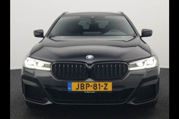 BMW 5 Serie Touring 530e M Sport Plug In Hybrid 293pk Dealer O.H PHEV | Sfeerverlichting | Lederen Sportstoelen Verwarmd | Apple Carplay | Cruise Control | Camera | Blis | Navigatie | DAB |