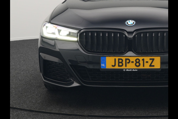 BMW 5 Serie Touring 530e M Sport Plug In Hybrid 293pk Dealer O.H PHEV | Sfeerverlichting | Lederen Sportstoelen Verwarmd | Apple Carplay | Cruise Control | Camera | Blis | Navigatie | DAB |