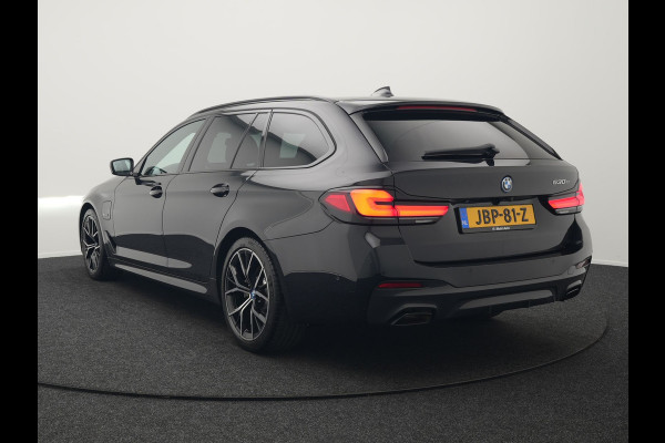 BMW 5 Serie Touring 530e M Sport Plug In Hybrid 293pk Dealer O.H PHEV | Sfeerverlichting | Lederen Sportstoelen Verwarmd | Apple Carplay | Cruise Control | Camera | Blis | Navigatie | DAB |