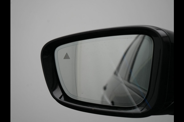 BMW 5 Serie Touring 530e M Sport Plug In Hybrid 293pk Dealer O.H PHEV | Sfeerverlichting | Lederen Sportstoelen Verwarmd | Apple Carplay | Cruise Control | Camera | Blis | Navigatie | DAB |