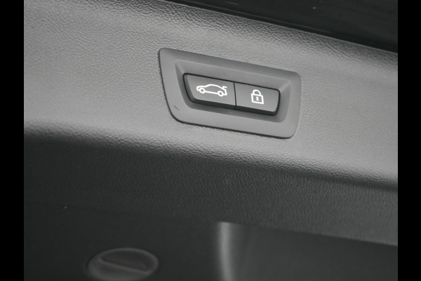 BMW 5 Serie Touring 530e M Sport Plug In Hybrid 293pk Dealer O.H PHEV | Sfeerverlichting | Lederen Sportstoelen Verwarmd | Apple Carplay | Cruise Control | Camera | Blis | Navigatie | DAB |