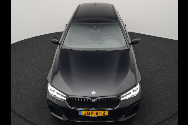 BMW 5 Serie Touring 530e M Sport Plug In Hybrid 293pk Dealer O.H PHEV | Sfeerverlichting | Lederen Sportstoelen Verwarmd | Apple Carplay | Cruise Control | Camera | Blis | Navigatie | DAB |