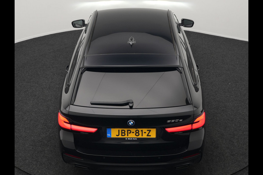 BMW 5 Serie Touring 530e M Sport Plug In Hybrid 293pk Dealer O.H PHEV | Sfeerverlichting | Lederen Sportstoelen Verwarmd | Apple Carplay | Cruise Control | Camera | Blis | Navigatie | DAB |