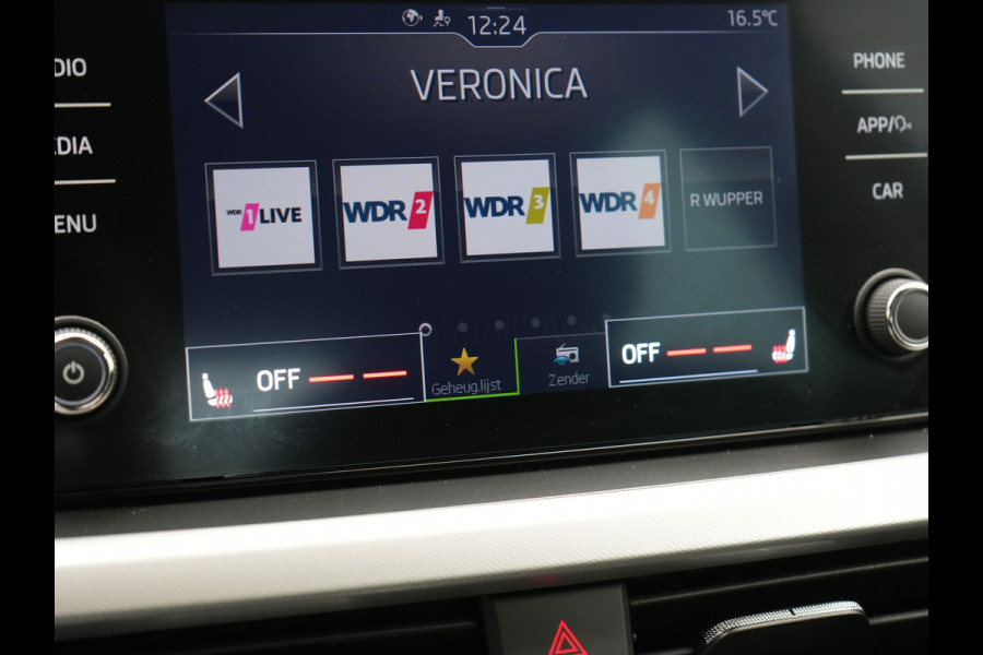 Škoda Kamiq 1.0 TSI Style 111pk Dealer O.H | Apple Carplay | Voorstoelen Verwarmd | Cruise Control | DAB | 17 "L.M |