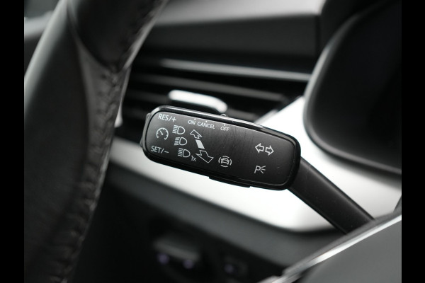 Škoda Kamiq 1.0 TSI Style 111pk Dealer O.H | Apple Carplay | Voorstoelen Verwarmd | Cruise Control | DAB | 17 "L.M |