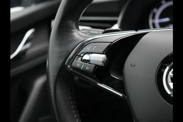 Škoda Kamiq 1.0 TSI Style 111pk Dealer O.H | Apple Carplay | Voorstoelen Verwarmd | Cruise Control | DAB | 17 "L.M |