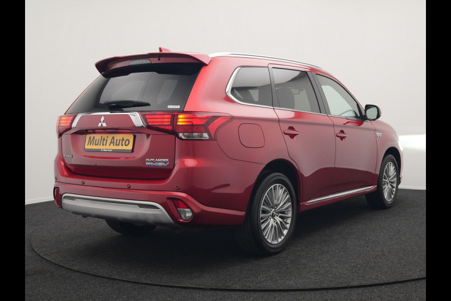 Mitsubishi Outlander 2.4 Intense+ Plug In Hybrid 225pk Dealer O.H PHEV | 360 Camera | Lederen Sportstoelen Verwarmd | Keyless | Navigatie | Stuur Verwarmd | Cruise Control | Blis | DAB |