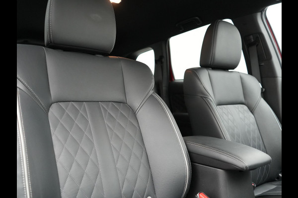 Mitsubishi Outlander 2.4 Intense+ Plug In Hybrid 225pk Dealer O.H PHEV | 360 Camera | Lederen Sportstoelen Verwarmd | Keyless | Navigatie | Stuur Verwarmd | Cruise Control | Blis | DAB |