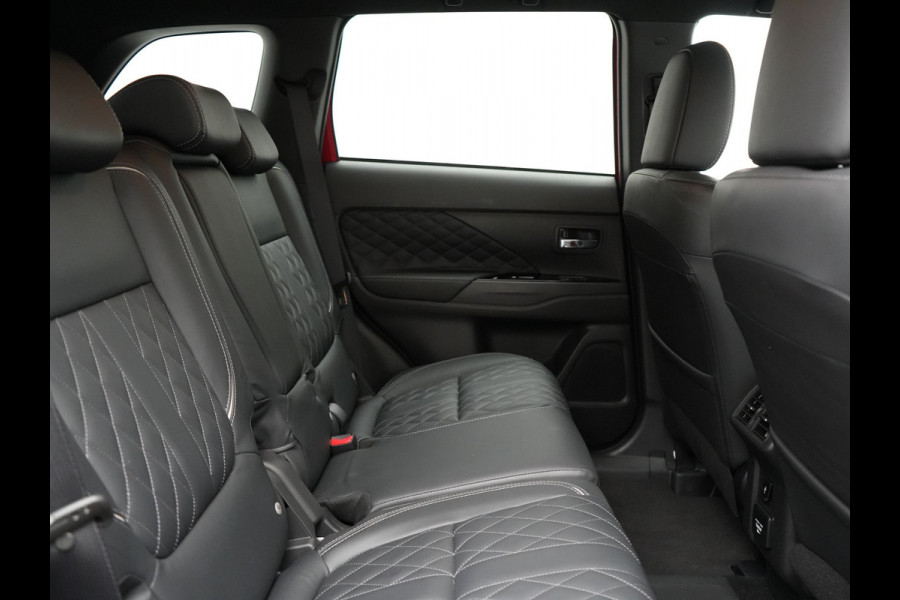 Mitsubishi Outlander 2.4 Intense+ Plug In Hybrid 225pk Dealer O.H PHEV | 360 Camera | Lederen Sportstoelen Verwarmd | Keyless | Navigatie | Stuur Verwarmd | Cruise Control | Blis | DAB |