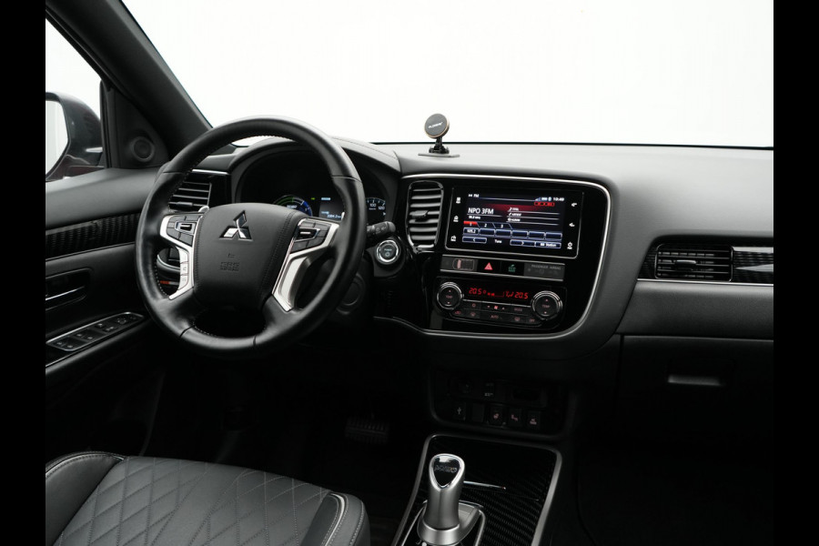 Mitsubishi Outlander 2.4 Intense+ Plug In Hybrid 225pk Dealer O.H PHEV | 360 Camera | Lederen Sportstoelen Verwarmd | Keyless | Navigatie | Stuur Verwarmd | Cruise Control | Blis | DAB |