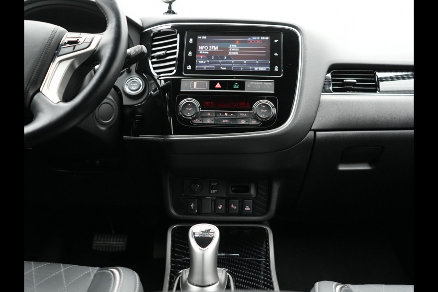 Mitsubishi Outlander 2.4 Intense+ Plug In Hybrid 225pk Dealer O.H PHEV | 360 Camera | Lederen Sportstoelen Verwarmd | Keyless | Navigatie | Stuur Verwarmd | Cruise Control | Blis | DAB |