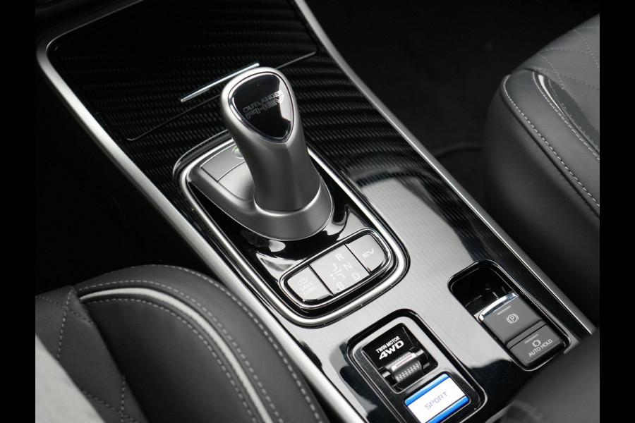 Mitsubishi Outlander 2.4 Intense+ Plug In Hybrid 225pk Dealer O.H PHEV | 360 Camera | Lederen Sportstoelen Verwarmd | Keyless | Navigatie | Stuur Verwarmd | Cruise Control | Blis | DAB |