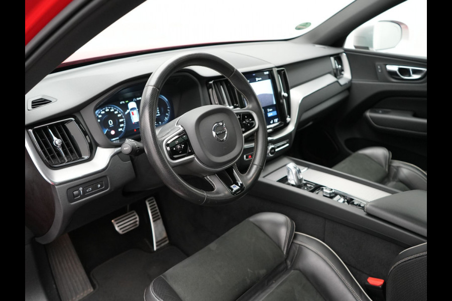 Volvo XC60 T8 Twin Engine AWD R-Design Plug in Hybrid 391pk PHEV | Trekhaak af Fabriek | Panodak | Pilot Assist | Adaptive Cruise | 360 Camera | Carplay | Keyless |