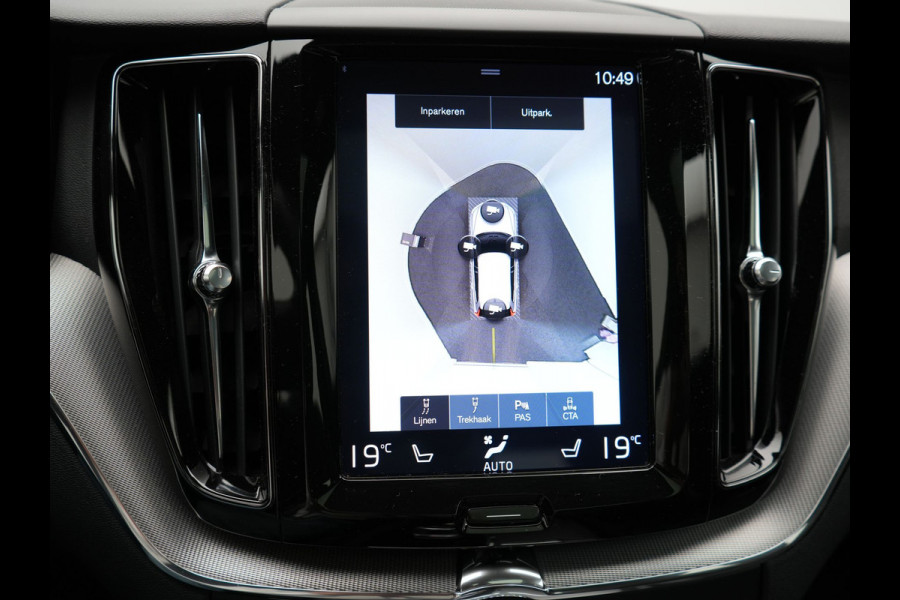 Volvo XC60 T8 Twin Engine AWD R-Design Plug in Hybrid 391pk PHEV | Trekhaak af Fabriek | Panodak | Pilot Assist | Adaptive Cruise | 360 Camera | Carplay | Keyless |