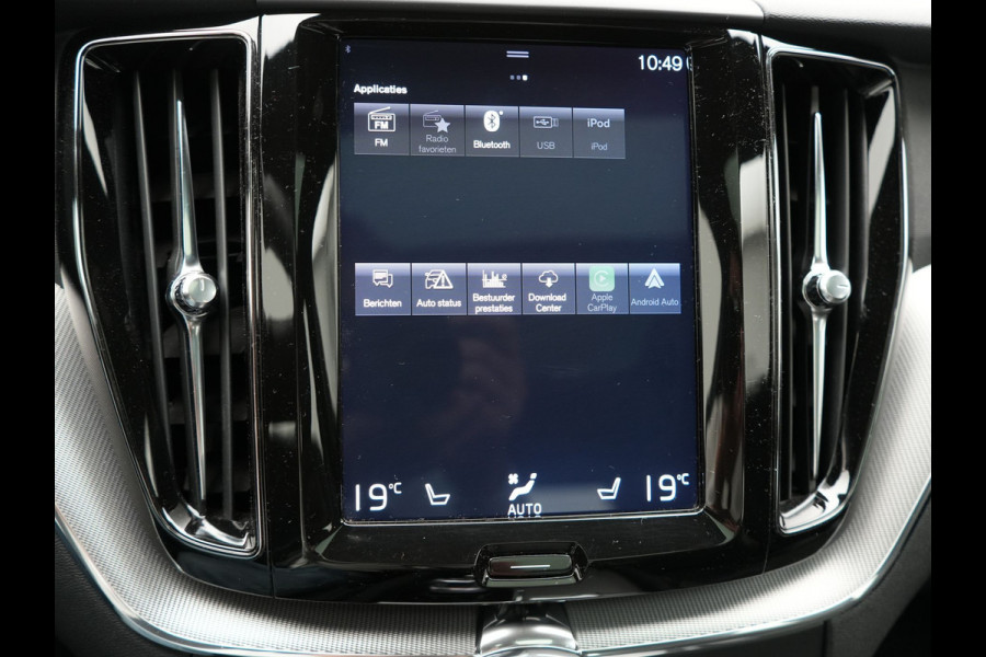 Volvo XC60 T8 Twin Engine AWD R-Design Plug in Hybrid 391pk PHEV | Trekhaak af Fabriek | Panodak | Pilot Assist | Adaptive Cruise | 360 Camera | Carplay | Keyless |