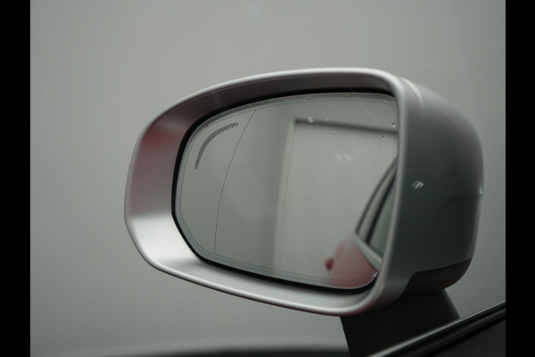Volvo XC60 T8 Twin Engine AWD R-Design Plug in Hybrid 391pk PHEV | Trekhaak af Fabriek | Panodak | Pilot Assist | Adaptive Cruise | 360 Camera | Carplay | Keyless |