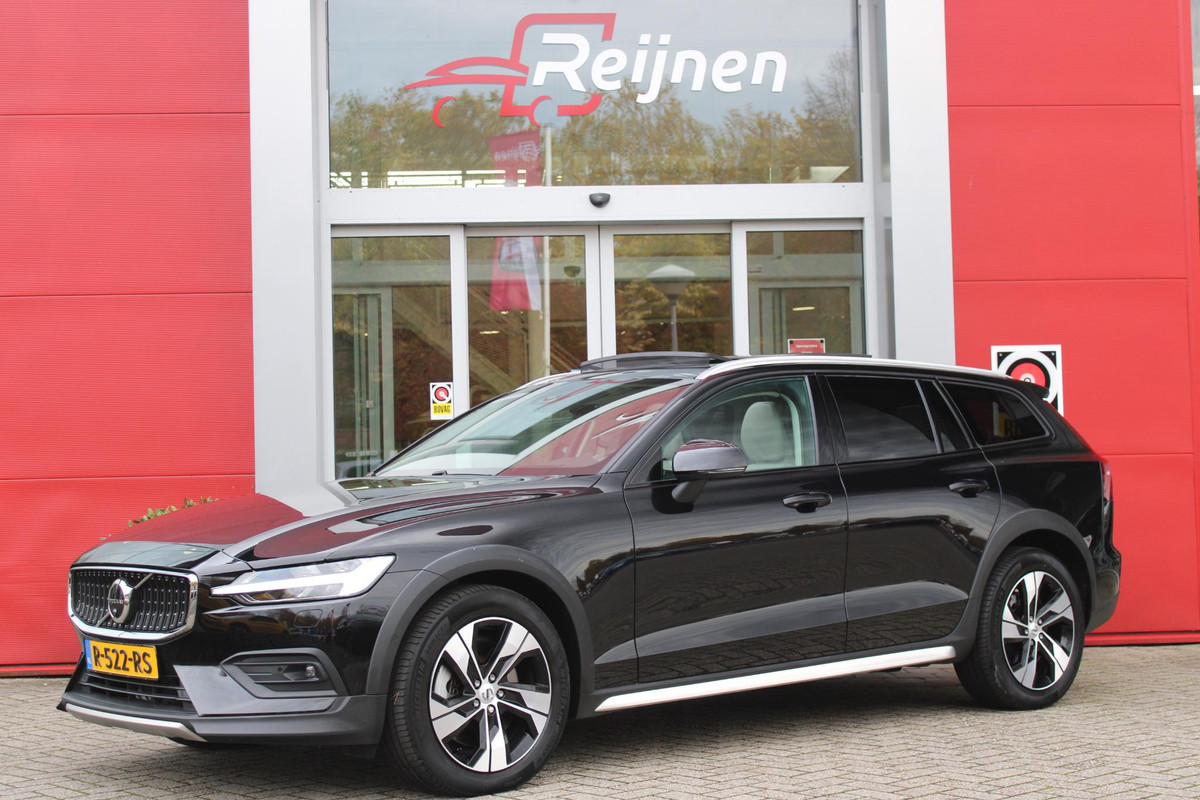 Volvo V60 Cross Country 2.0 B5 250PK CROSSCOUNTRY AWD Ultimate AWD (VIERWIELAANDRIJVING) | PANORAMISCH SCHUIF/KANTELDAK | PARKEERVERWARMING MET TIMER (STANDKACHEL) | MORITZ LEDEREN BEKLEDING MET COMFORTSTOELEN EN DUAL TONE LEDEREN STUURWIEL | ELEKTRISCH VERSTELBARE VOORSTOELEN MET GEHEUGEN OP BEIDE STOELEN | STOEL, STUUR EN ACHTERBANKVERWARMING | PREMIUM AUDIO BY HARMAN KARDON | ADAPTIEVE FULL LED KOPLAMPEN | LED MISTLAMPEN |VERLICHTINGS PACK 2 | INTELSAFE SURROUND | PARK ASSIST "VISIUAL PARK ASSIST" INCL. 360° VIEW | ROESTVRIJSTALEN SIDE SCUFF PLATES MET ''CROSS COUNTRY" INSCIP