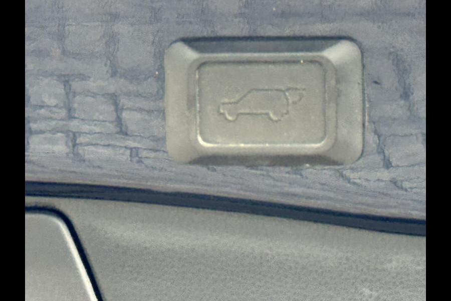 Toyota RAV4 2.5 Hybrid AWD Bi-Tone Adaptive cruise Climate control LED Apple / Android Draadloos telefoonladen Achteruitrijcamera