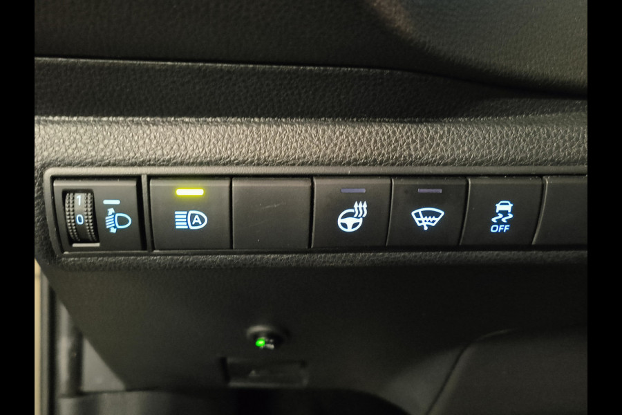 Toyota Corolla 1.8 Hybrid Active Rijklaar + 12 maanden Bovag-garantie Henk Jongen Auto's in Helmond,  al 50 jaar service zoals 't hoort!