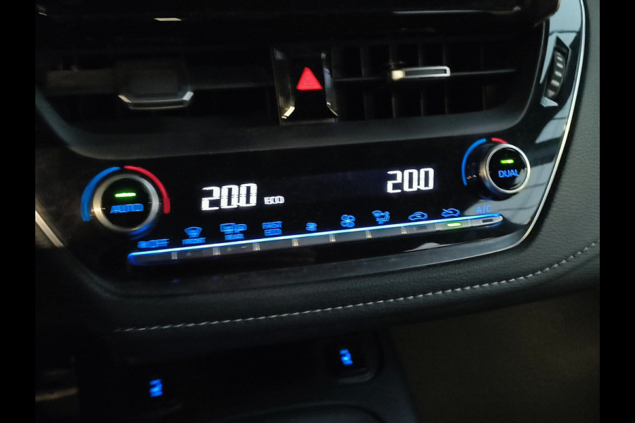 Toyota Corolla 1.8 Hybrid Active Rijklaar + 12 maanden Bovag-garantie Henk Jongen Auto's in Helmond,  al 50 jaar service zoals 't hoort!