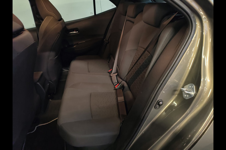 Toyota Corolla 1.8 Hybrid Active Rijklaar + 12 maanden Bovag-garantie Henk Jongen Auto's in Helmond,  al 50 jaar service zoals 't hoort!