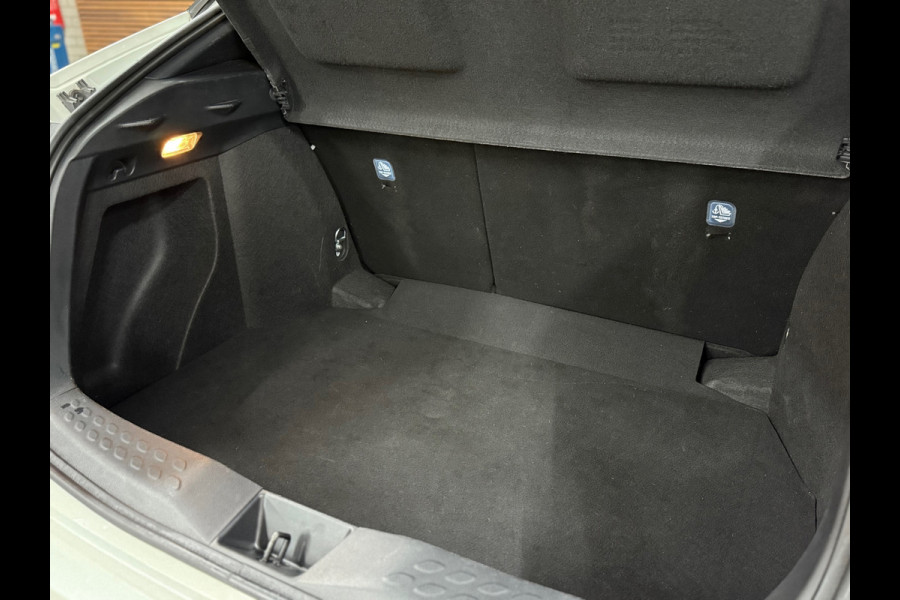 Toyota C-HR 1.8 Hybrid Business Plus | 18' inch | Camera | Carplay | LED | DAB | Adaptive Cruise Control