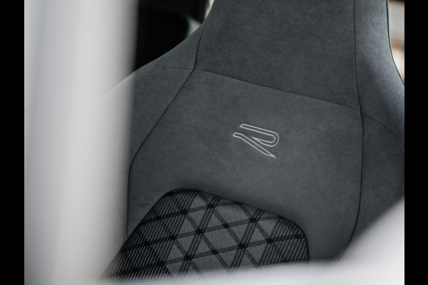 Volkswagen Golf 1.5 eTSI R-Line Business