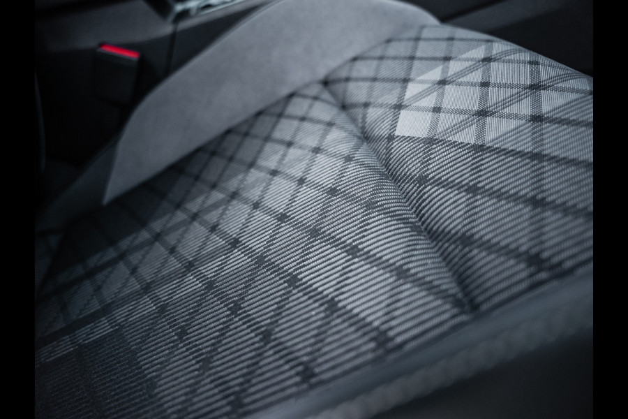 Volkswagen Golf 1.5 eTSI R-Line Business