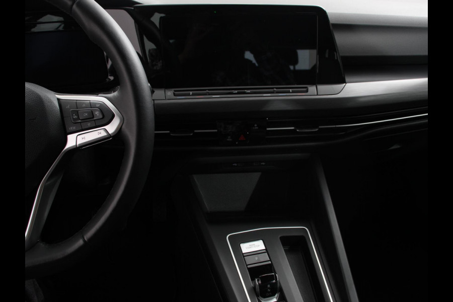 Volkswagen GOLF Variant 1.5 eTSI 150pk DSG Style | Navigatie | Apple Carplay/Android Auto | Climate Control | Camera | Parkeersensoren | Park Assist | Adaptive Cruise control | Wegklapbare trekhaak | Stoel- en stuurverwarming | Climatronic | Virtual Cockpit