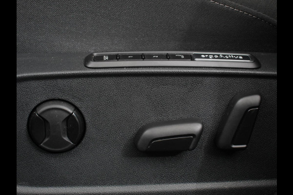 Volkswagen GOLF Variant 1.5 eTSI 150pk DSG Style | Navigatie | Apple Carplay/Android Auto | Climate Control | Camera | Parkeersensoren | Park Assist | Adaptive Cruise control | Wegklapbare trekhaak | Stoel- en stuurverwarming | Climatronic | Virtual Cockpit