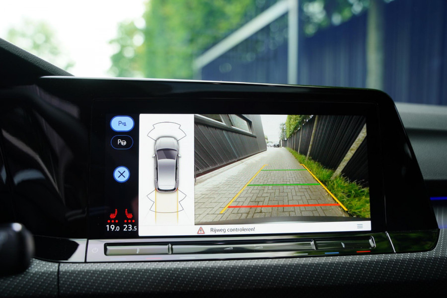 Volkswagen Golf 2.0 TSI R 4Motion Panoramadak Harman Kardon