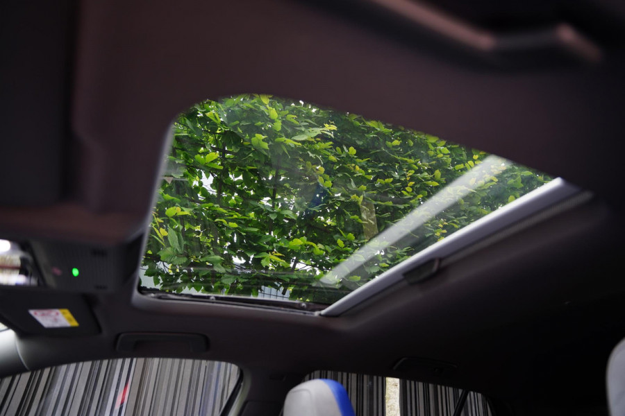 Volkswagen Golf 2.0 TSI R 4Motion Panoramadak Harman Kardon