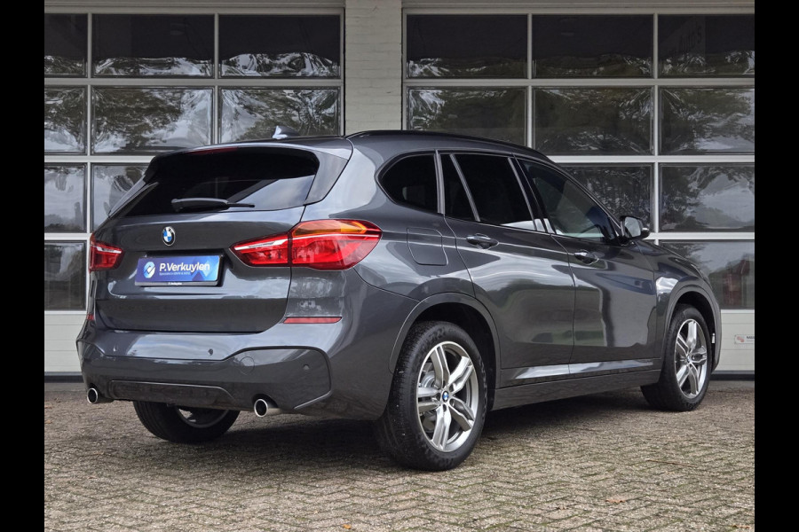 BMW X1 sDrive20i M SPORT | LEDER | TREKHAAK | NAVIGATIE | STOEL- STUURWIELVERWARMING | ELEKTR. KOFFERKLEP |