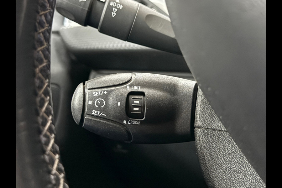 Peugeot 2008 1.2 PureTech 130 PK Allure | Half Leer | Trekhaak | 16' inch | Pano | Camera | Dealer Onderhouden