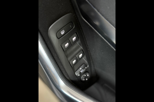 Peugeot 2008 1.2 PureTech 130 PK Allure | Half Leer | Trekhaak | 16' inch | Pano | Camera | Dealer Onderhouden