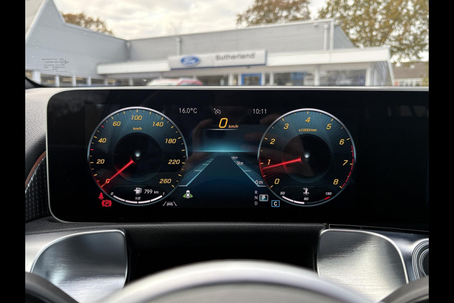 Mercedes-Benz Glb 200 Business Solution Luxury 163pk | Dodehoeksensoren | Elektrische Achterklep | Volledig Leder | Stoelverwarming | Achteruitrijcamera | Eerste eigenaar