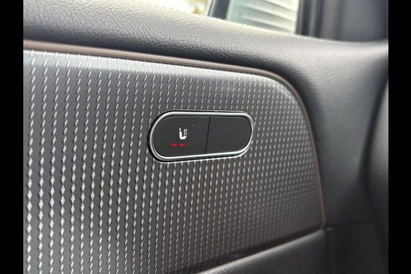 Mercedes-Benz Glb 200 Business Solution Luxury 163pk | Dodehoeksensoren | Elektrische Achterklep | Volledig Leder | Stoelverwarming | Achteruitrijcamera | Eerste eigenaar