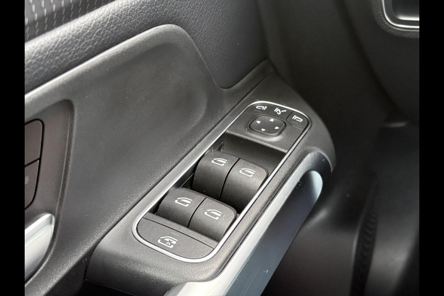 Mercedes-Benz Glb 200 Business Solution Luxury 163pk | Dodehoeksensoren | Elektrische Achterklep | Volledig Leder | Stoelverwarming | Achteruitrijcamera | Eerste eigenaar