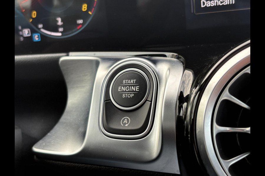 Mercedes-Benz Glb 200 Business Solution Luxury 163pk | Dodehoeksensoren | Elektrische Achterklep | Volledig Leder | Stoelverwarming | Achteruitrijcamera | Eerste eigenaar