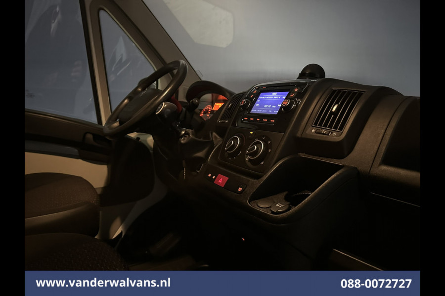Peugeot Boxer 2.0 BlueHDI 130pk L1H1 Euro6 Airco | Imperiaal | Camera | 2500kg Trekhaak | Cruisecontrol Lichtmetalen Velgen, Bijrijdersbank