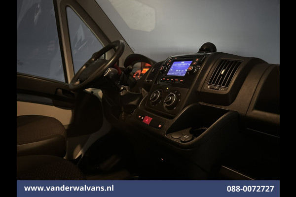 Peugeot Boxer 2.0 BlueHDI 130pk L1H1 Euro6 Airco | Imperiaal | Camera | 2500kg Trekhaak | Cruisecontrol Lichtmetalen Velgen, Bijrijdersbank