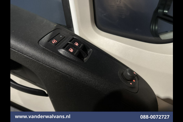 Peugeot Boxer 2.0 BlueHDI 130pk L1H1 Euro6 Airco | Imperiaal | Camera | 2500kg Trekhaak | Cruisecontrol Lichtmetalen Velgen, Bijrijdersbank