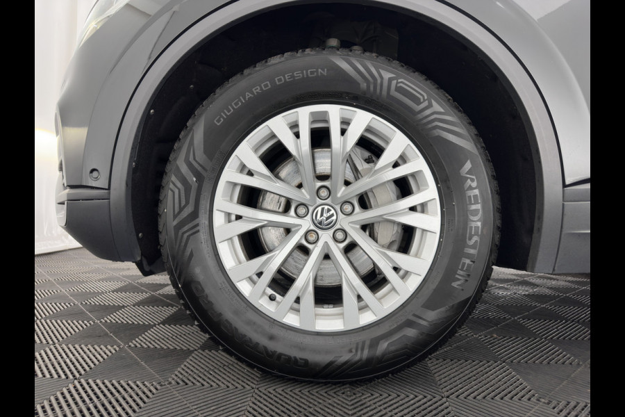 Volkswagen Touareg 3.0 TDI R-Line (INCL-BTW) Aut. *LEATHER | FULL-LED | BLIND-SPOT | HEATED-COMFORTSEATS | AIR-SUSPENSION | KEYLESS | CAMERA | NAVI-FULLMAP | PRIVACY-GLASS | ADAPTIVE-CRUISE |  SHIFT-PADDLES | TOWBAR*