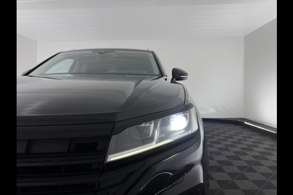 Volkswagen Touareg 3.0 TDI R-Line (INCL-BTW) Aut. *LEATHER | FULL-LED | BLIND-SPOT | HEATED-COMFORTSEATS | AIR-SUSPENSION | KEYLESS | CAMERA | NAVI-FULLMAP | PRIVACY-GLASS | ADAPTIVE-CRUISE |  SHIFT-PADDLES | TOWBAR*