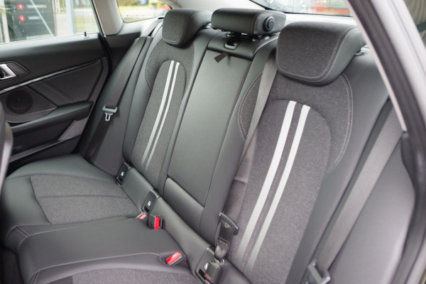 BMW 2 Serie Gran Coupé 218i Automaat Sport Line Business Edition, LED, Sportstoelen, Cruise Control, Carplay, Camera